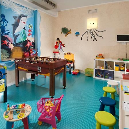 Hotel Prestige Cattolica Bagian luar foto