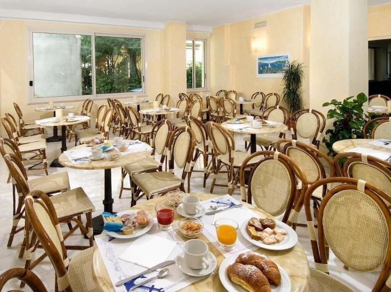 Hotel Prestige Cattolica Bagian luar foto
