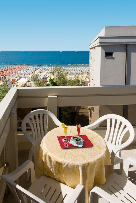 Hotel Prestige Cattolica Ruang foto