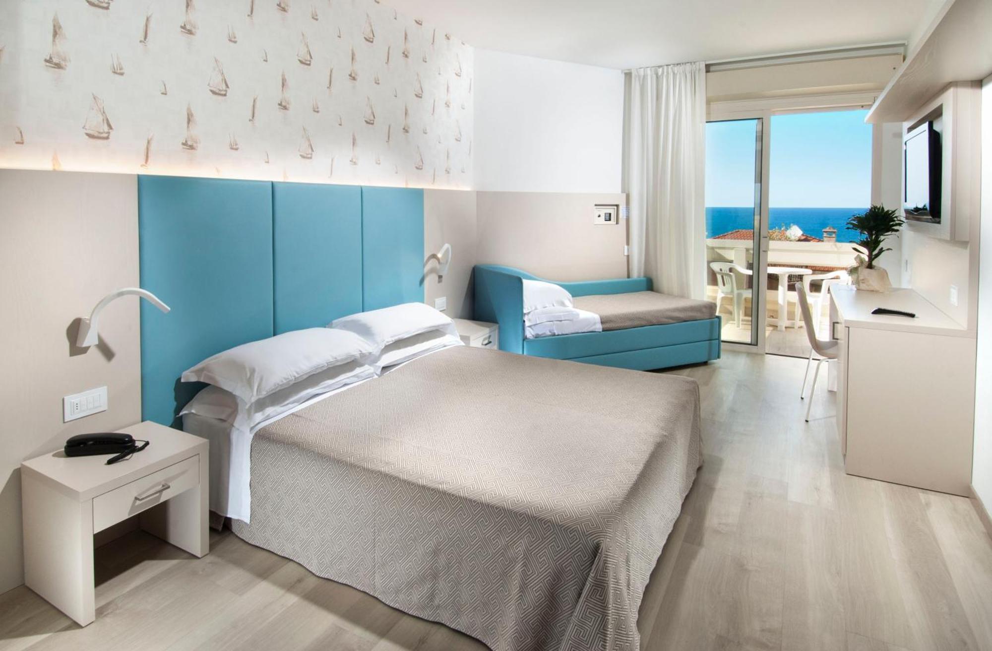 Hotel Prestige Cattolica Bagian luar foto
