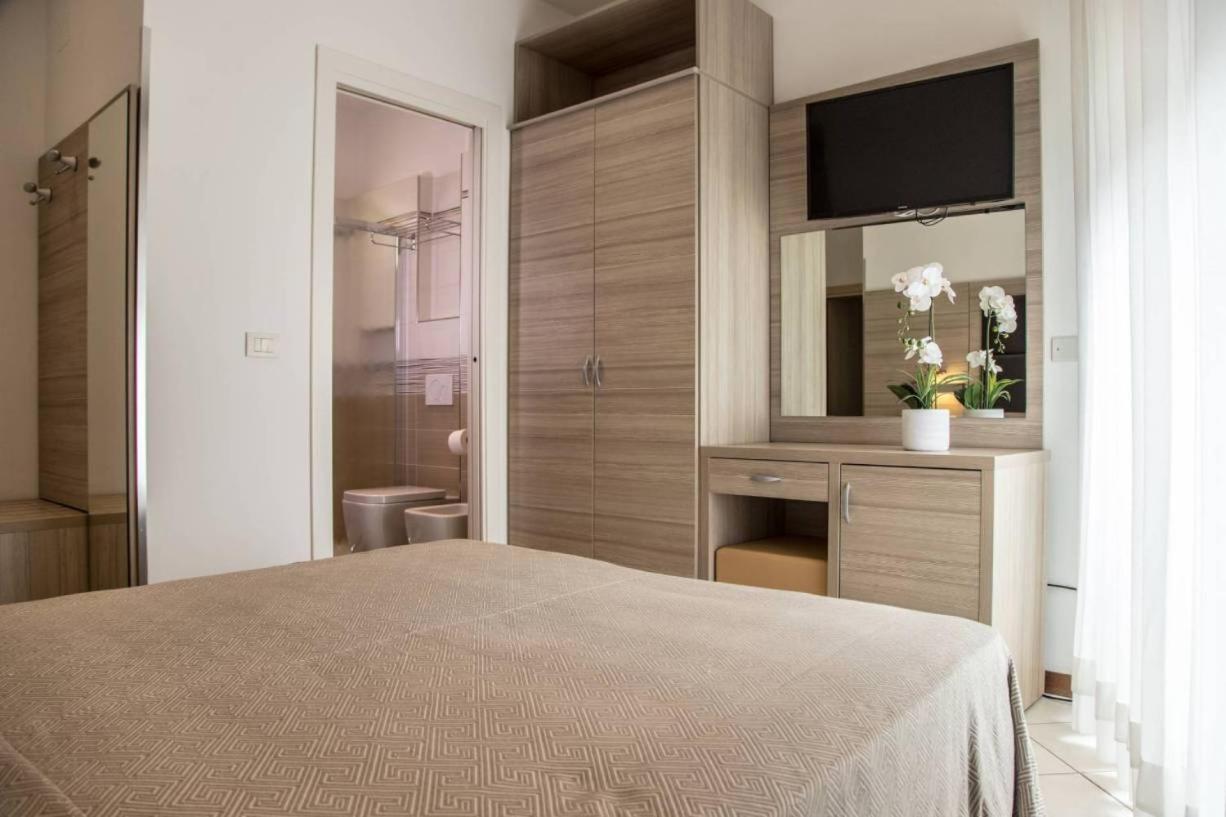 Hotel Prestige Cattolica Bagian luar foto
