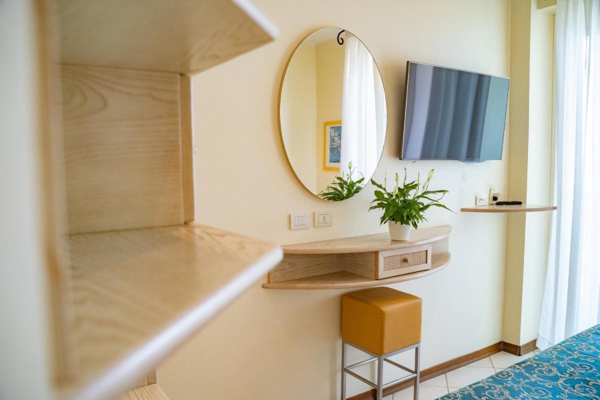 Hotel Prestige Cattolica Bagian luar foto