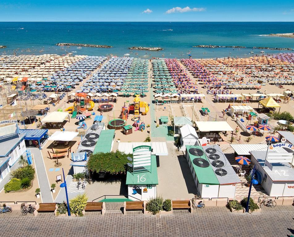 Hotel Prestige Cattolica Bagian luar foto