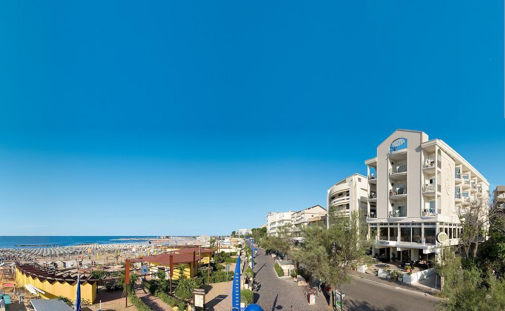Hotel Prestige Cattolica Bagian luar foto