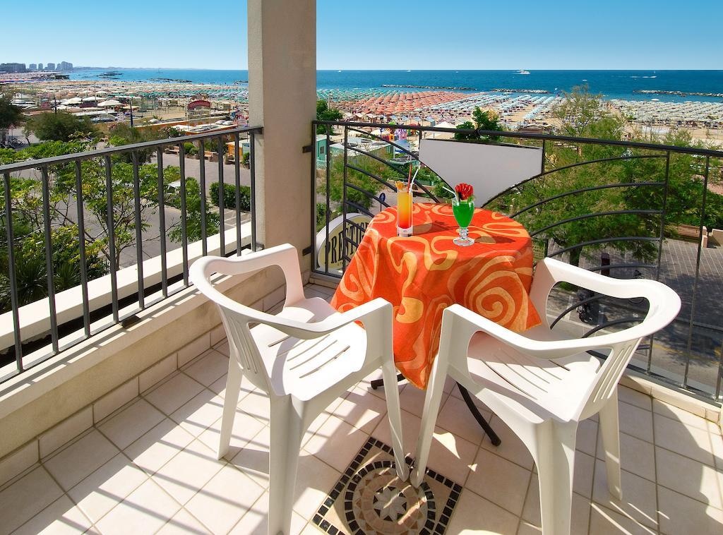 Hotel Prestige Cattolica Bagian luar foto