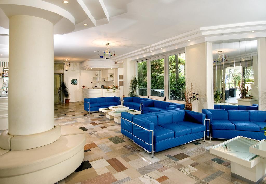 Hotel Prestige Cattolica Bagian luar foto