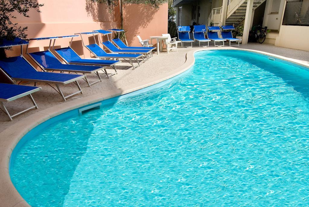 Hotel Prestige Cattolica Bagian luar foto