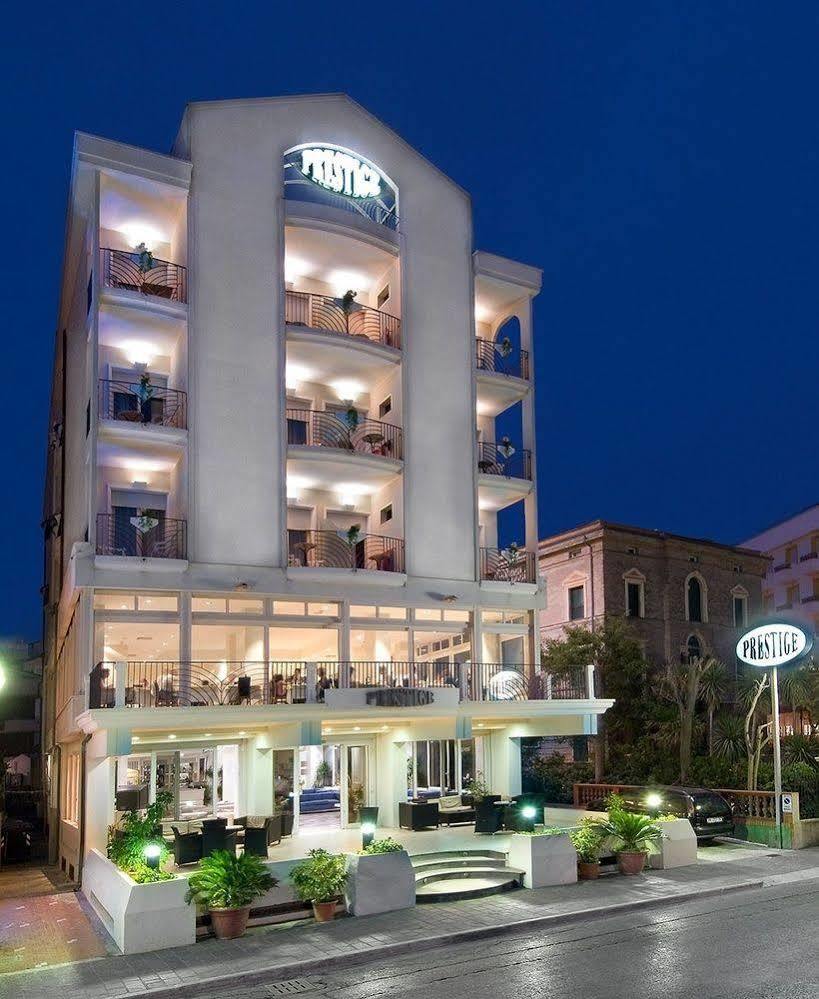 Hotel Prestige Cattolica Bagian luar foto
