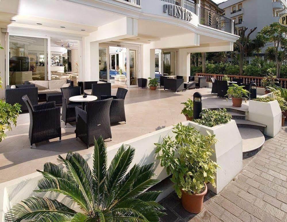 Hotel Prestige Cattolica Bagian luar foto