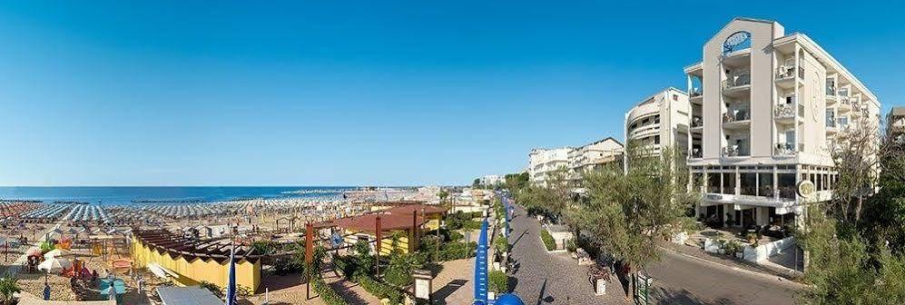 Hotel Prestige Cattolica Bagian luar foto